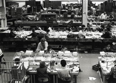 404416 Interieur van het Expeditieknooppunt (EKP) / Kantoor Postdistrict Utrecht van de P.T.T. (Mineurslaan 20) te ...